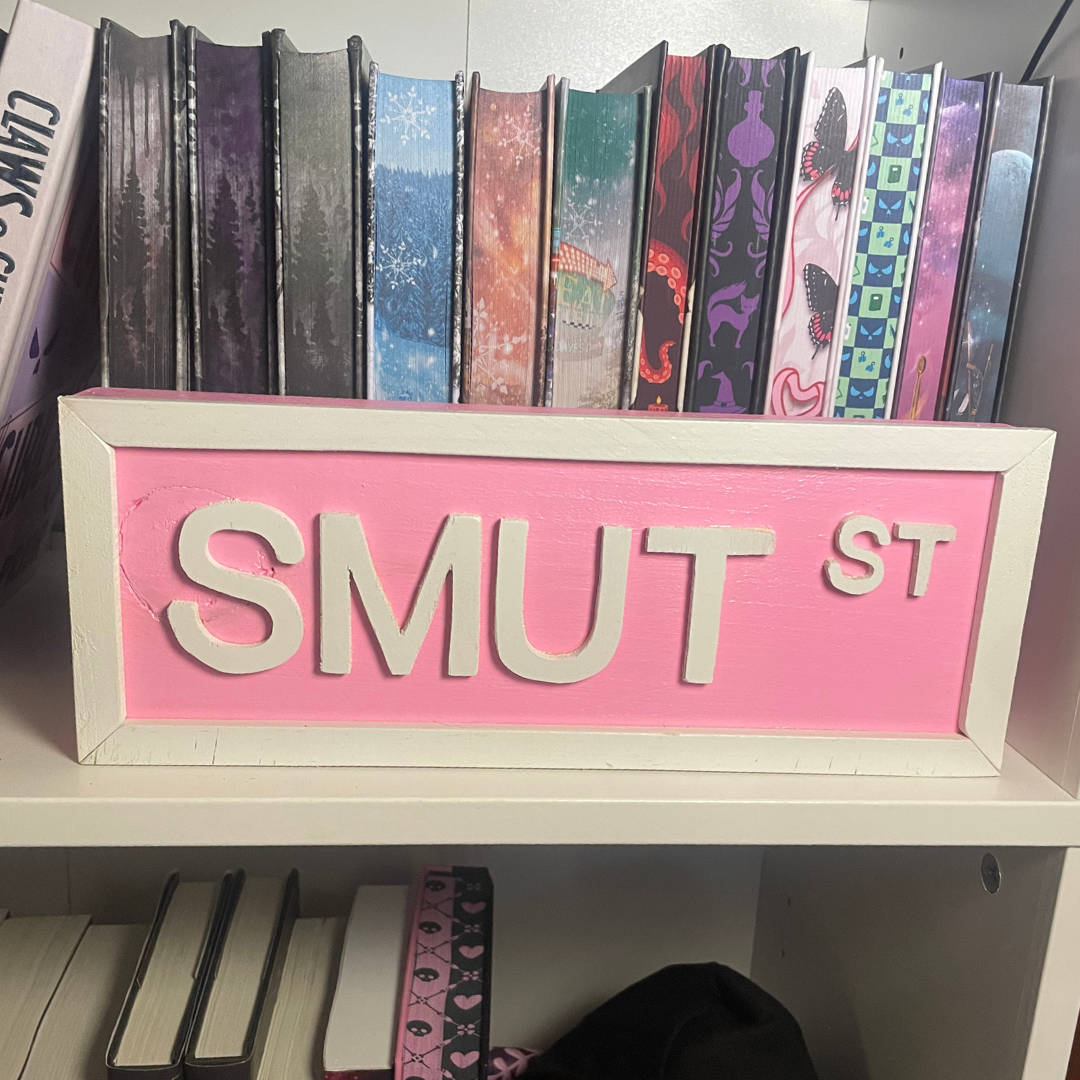 Smut St Wooden Bookshelf Sign